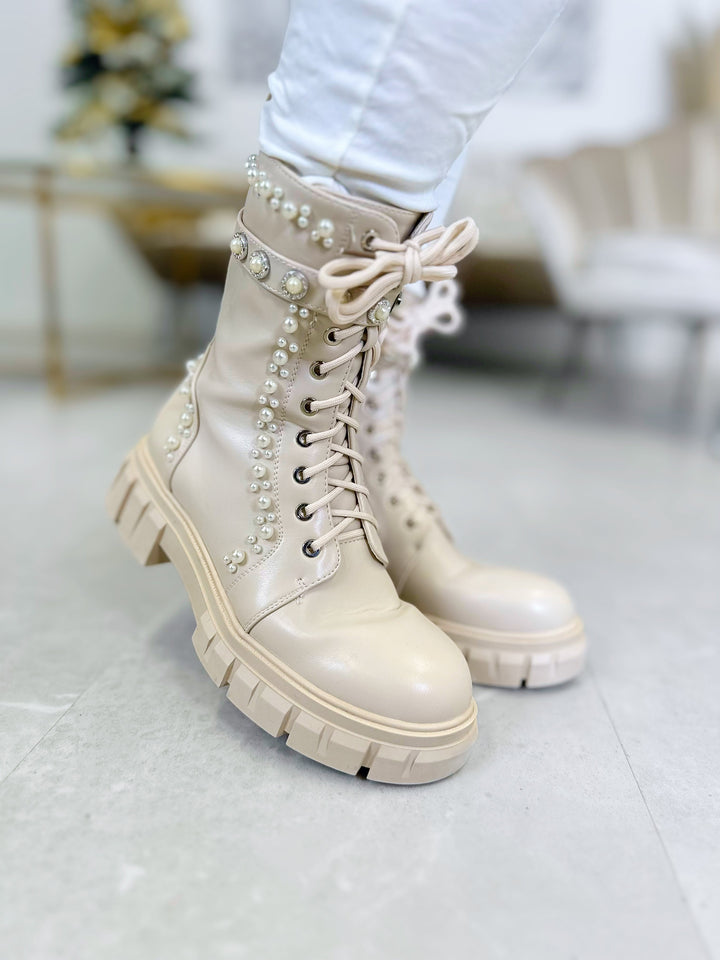 Boots On Fire (2 Farben)