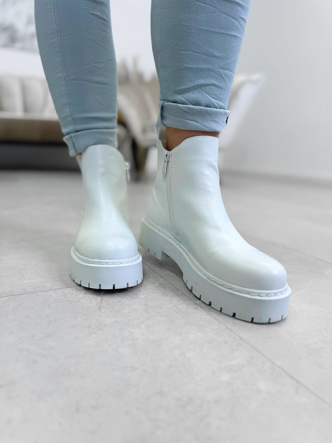 Boots White Shine
