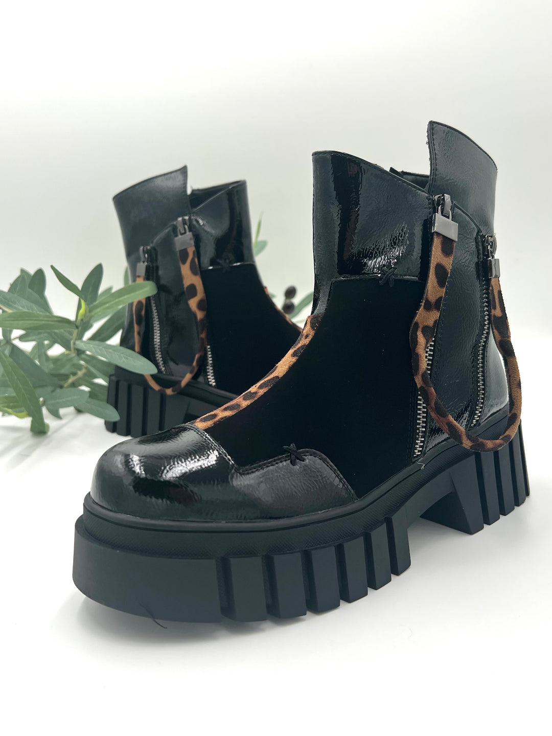 Boots Shiny Black